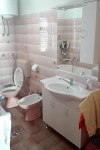 Apartments with parking space Murter - 5098