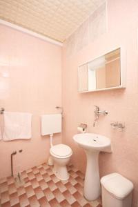 Apartments with a parking space Murter - 5122