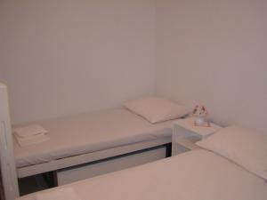 Apartments with a parking space Murter - 5122