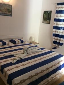 Apartments by the sea Murter - 5125