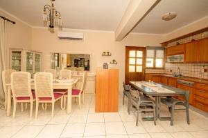 Strevagio family house