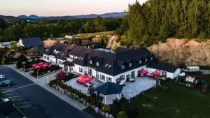 Dwór Skalny Apartamenty, Pokoje i Restauracja Karczma Skalna - 米尔科