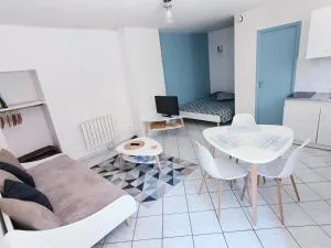 L'Abrincat'Studio, centre entre donjon et vue Mont - 阿夫朗什