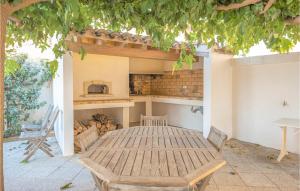 5 Bedroom Stunning Home In Valras-Plage