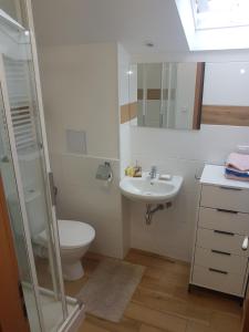 pokoj s kuchynì pro tři