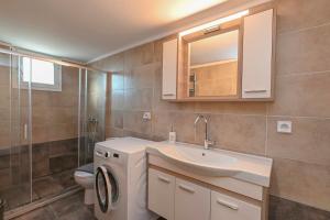 Η όμορφη Κώμη - Beautiful Komi spacious apartment