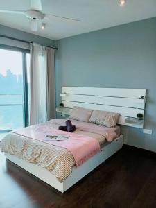 Almas Suites Sofa Bed 4pax Netflix By STAY
