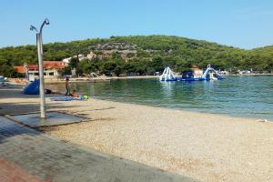 Apartments by the sea Tisno, Murter - 815