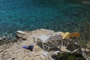 Seaside family friendly house with a swimming pool Cove Smokvina, Brac - 18003