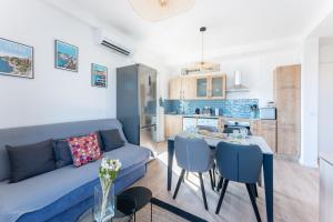 ROCCA BIANCA - Sur la roche face à la mer et la bonne mère