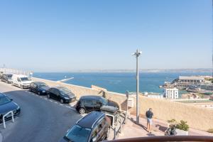 ROCCA BIANCA - Sur la roche face à la mer et la bonne mère