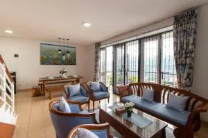 VILLA KELUARGA Syariah Resor Dago Pakar Bandung - View Bukit - Bengkok