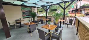 PONI NAKLO - Sobe Marinšek 