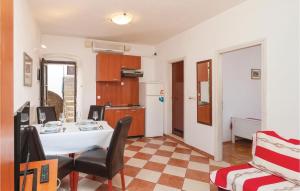 1 Bedroom Lovely Apartment In Pucisca 