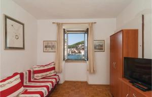 1 Bedroom Lovely Apartment In Pucisca 