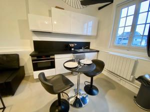 Henry I - petit appartement lumineux - 014