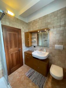 Terraced house with garden in Dongo - Larihome A13