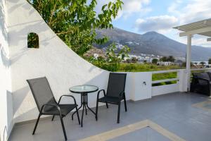 Junior Suite (3 Adults) room in Lakki Village