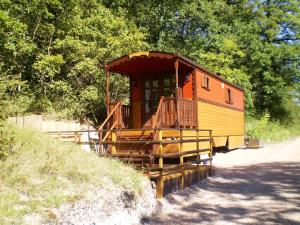 B&B / Chambres d'hotes Les Roziers - Roulotte : photos des chambres