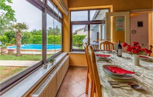 Amazing Home In Liznjan With Kitchen