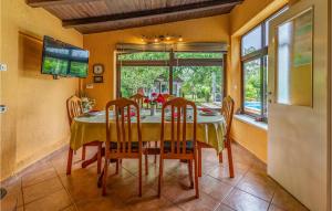 Amazing Home In Liznjan With Kitchen