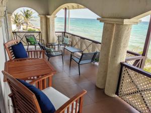 Breezy Ocean Front Condo Close to The Best Beaches