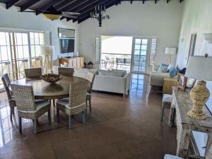 Breezy Ocean Front Condo Close to The Best Beaches