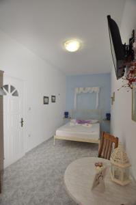 Manos Apartments Syros Greece