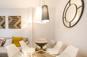 Bright & Spacious- City Center- 2Rooms-2Bathrooms