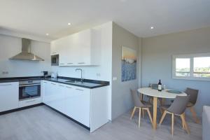 Bright & Modern 2 Bedroom Apartment 300m to the Beach - Marbella