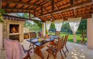 Lovely Home In Sv,lovrec With Kitchen 