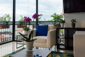 Luxury Oceanview Modern Condo