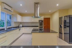 Pattaya Luxury 4BR Pool Villa-BBQ, Karaoke & Pool Table for Families & Group of Travellers