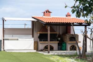 Παραθαλάσσια κατοικία με μπάρμπεκιου και τζακούζι