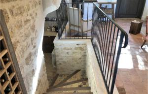 Maisons de vacances Awesome Home In Saint-cyr-en-arthies With Kitchen : photos des chambres