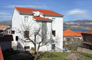 Apartments by the sea Mastrinka, Ciovo - 4836