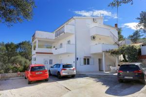 Apartments by the sea Slatine, Ciovo - 4871