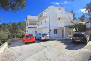 Apartments by the sea Slatine, Ciovo - 4871