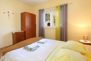 Apartments by the sea Slatine, Ciovo - 4871