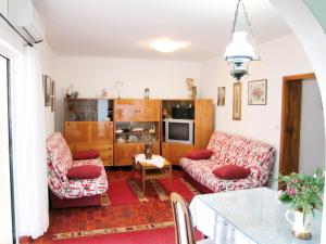 Three-Bedroom Apartment with Terrace and Sea View room in Family friendly seaside apartments Arbanija Ciovo - 5220