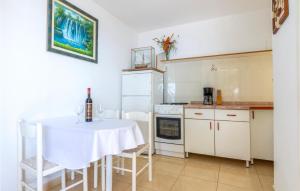 1 Bedroom Nice Apartment In Pisak 