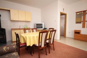 Apartments with parking space Seline, Paklenica - 6604