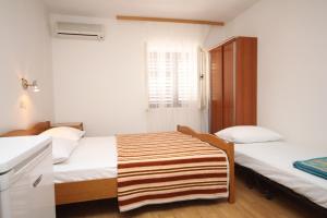 Apartments with a parking space Seline, Paklenica - 6629