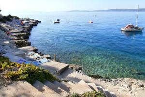 Seaside apartments with a swimming pool Rastici, Ciovo - 1084