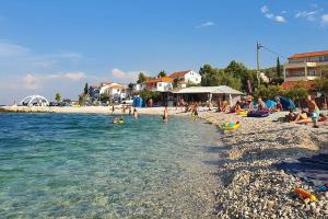 Apartments by the sea Arbanija, Ciovo - 11321