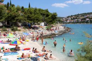 Apartments with a swimming pool Mavarstica, Ciovo - 2053