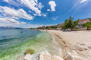 Apartments by the sea Slatine, Ciovo - 13298