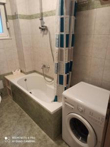 Apartments with a parking space Kastel Stafilic, Kastela - 13375