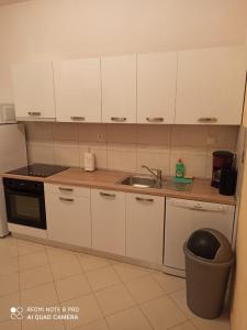 Apartments with a parking space Kastel Stafilic, Kastela - 13375