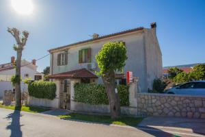 Rooms with a parking space Cres - 2512 